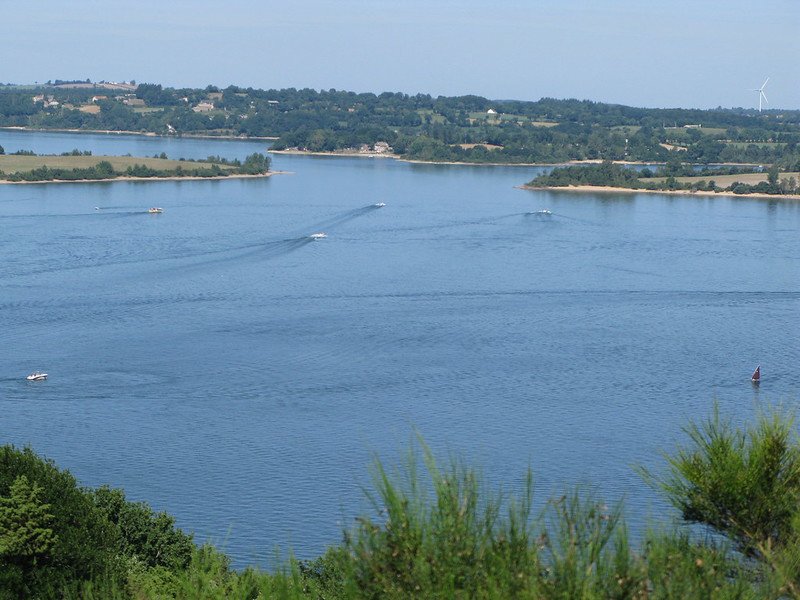 Le lac de Pareloup dans l