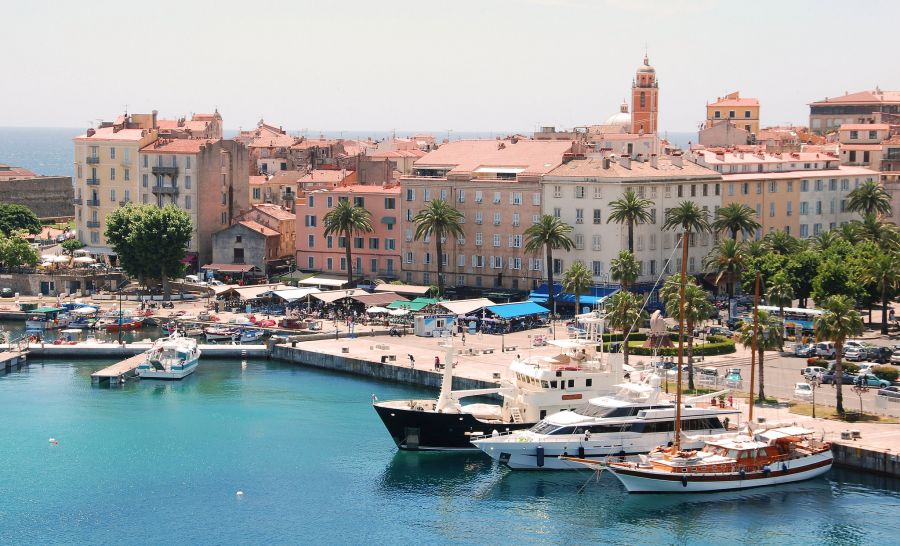 Escale dans la capitale : Ajaccio et l’archipel des îles Sanguinaires