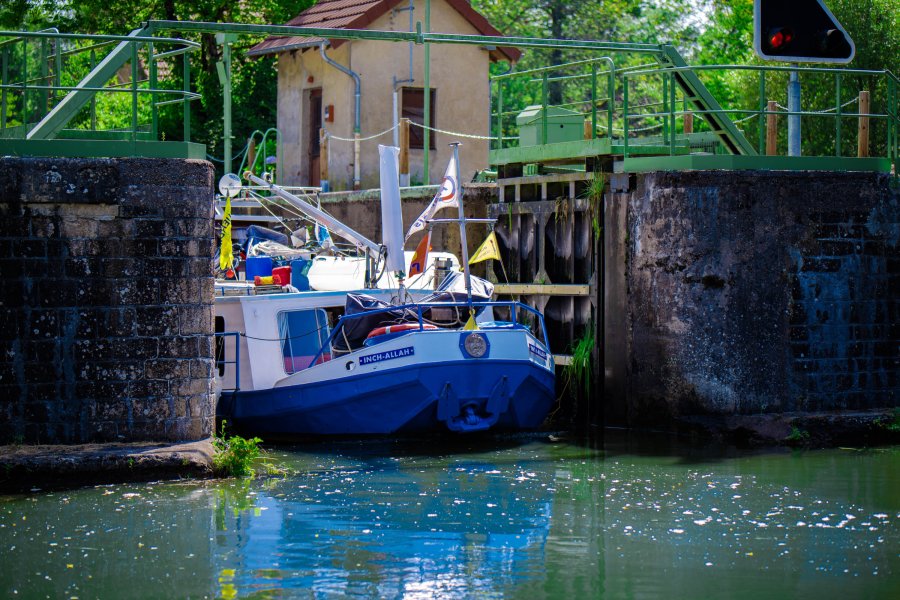 Le tourisme fluvial en Bourgogne-Franche-Comté : plus de 1300 kms de rivières, fleuves et canaux