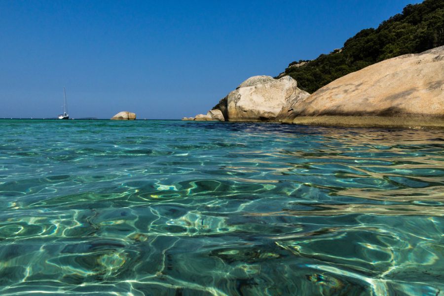 Parcourez la Corse à la voile