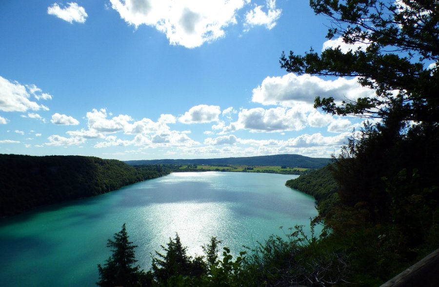 Le Lac de Chalain dans le Jura : que voir et que faire aux alentours ?