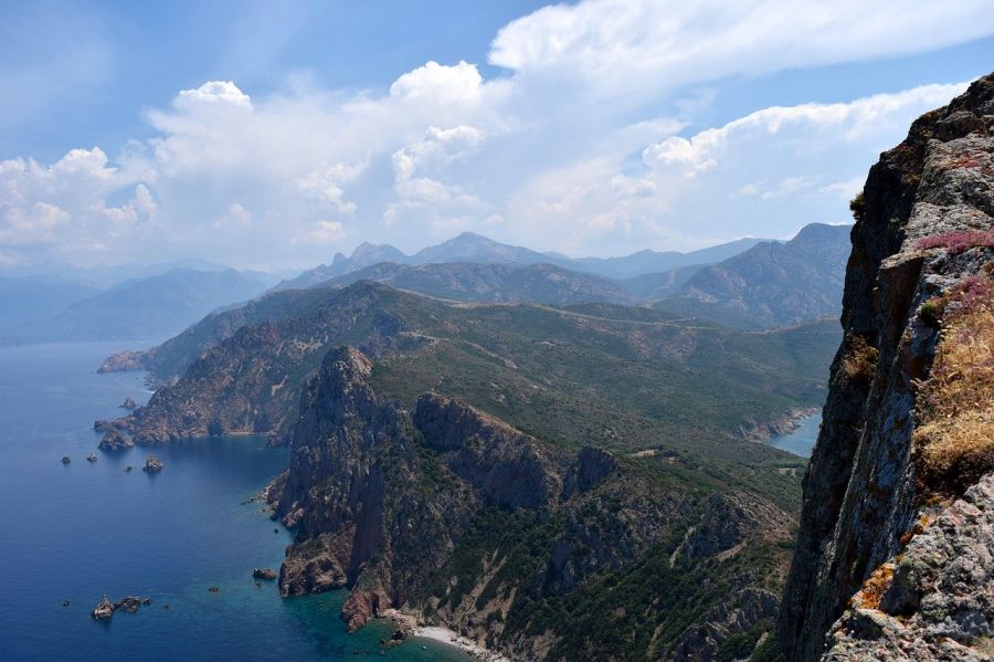 Une véritable « montagne dans la mer »